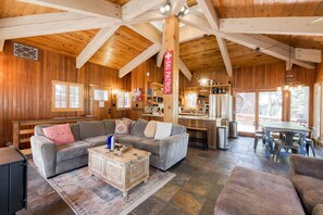 TV, fireplace, offices - Charming home with private hot tub (Carnelian Bay)