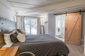 3 slaapkamers, een strijkplank/strijkijzer, reisbedje, wifi