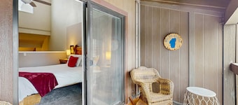 Updated Condo with Lake Views, Heated Floors, Soaking Tub