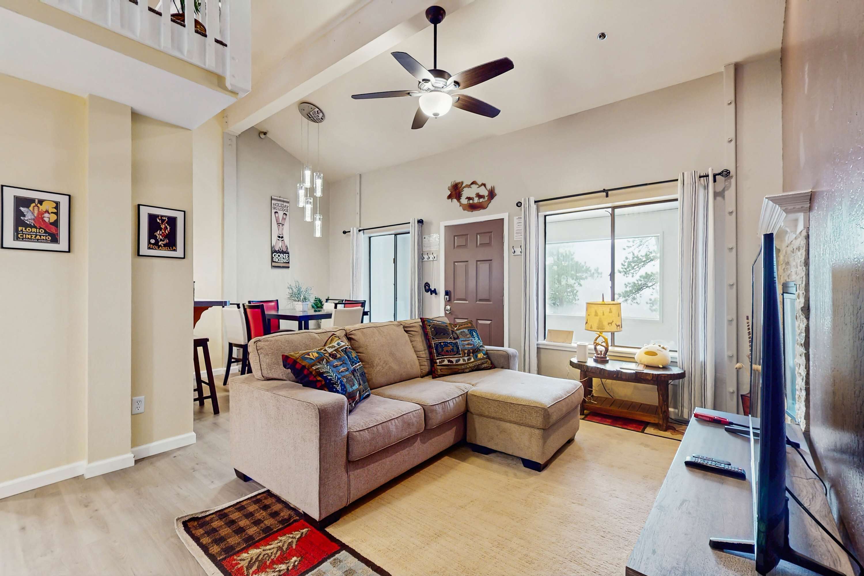 TV, fireplace, offices