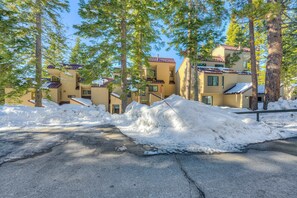 Property grounds - Charming Condo with Shared Hot Tub, Pool, Resort Amenities - Close to Ski & Beach (Carnelian Bay)