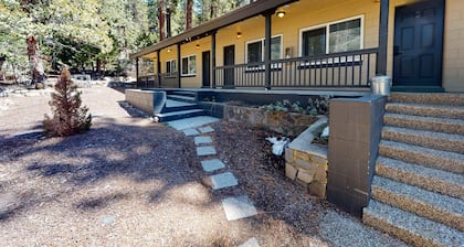 Inviting hotel with lakeview, golf, skiing, WiFi, & Netflix