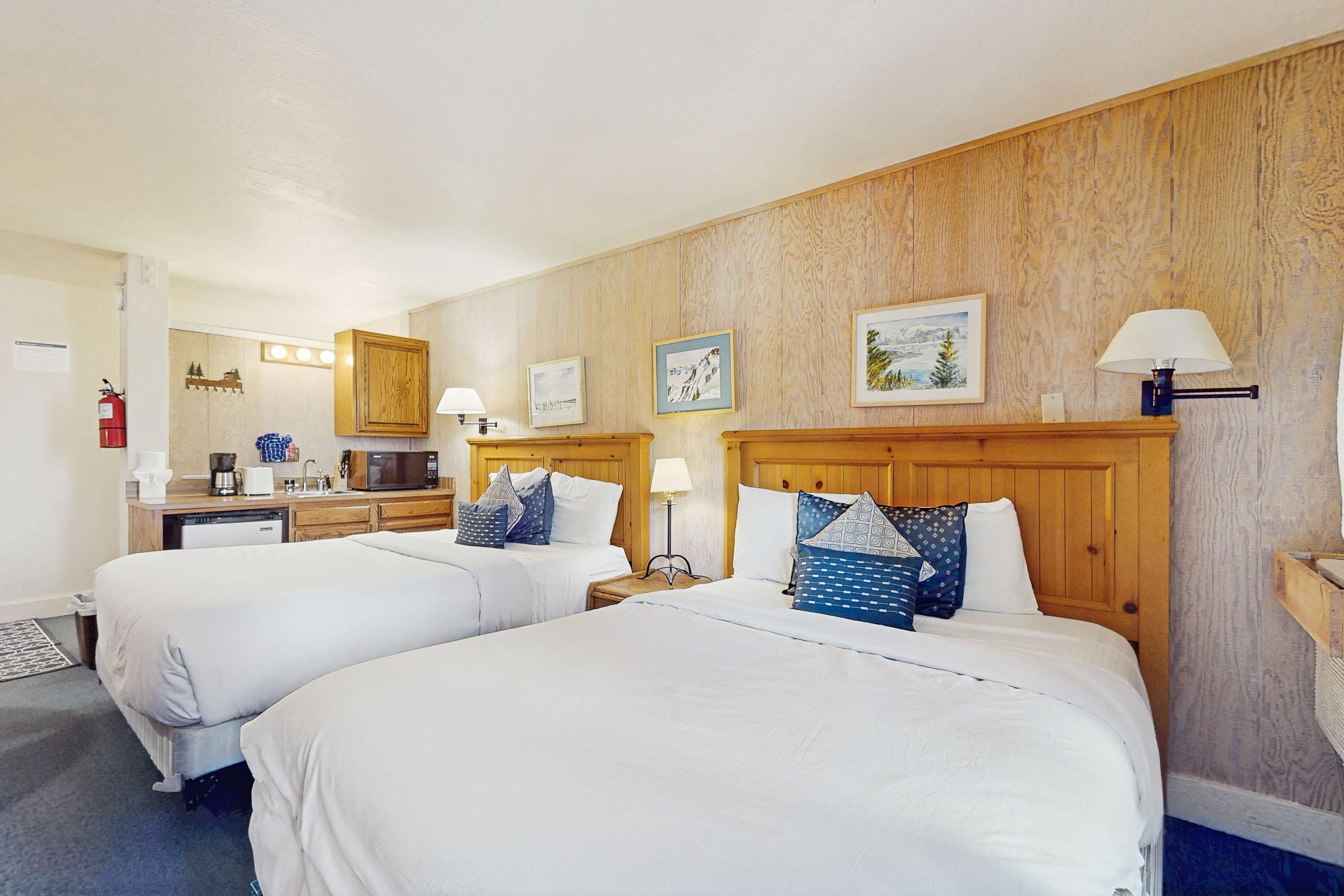 Iron/ironing board, WiFi, bed sheets