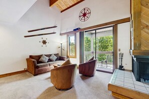 TV, fireplace, offices - Mountain condo with access to outdoor pool, hot tub, tennis & sauna (NorthStar-Truckee)