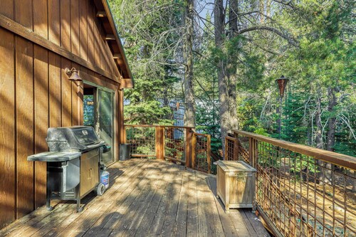 Cozy, dog-friendly, Tahoe home near rec centers for pools, gyms, & sports courts
