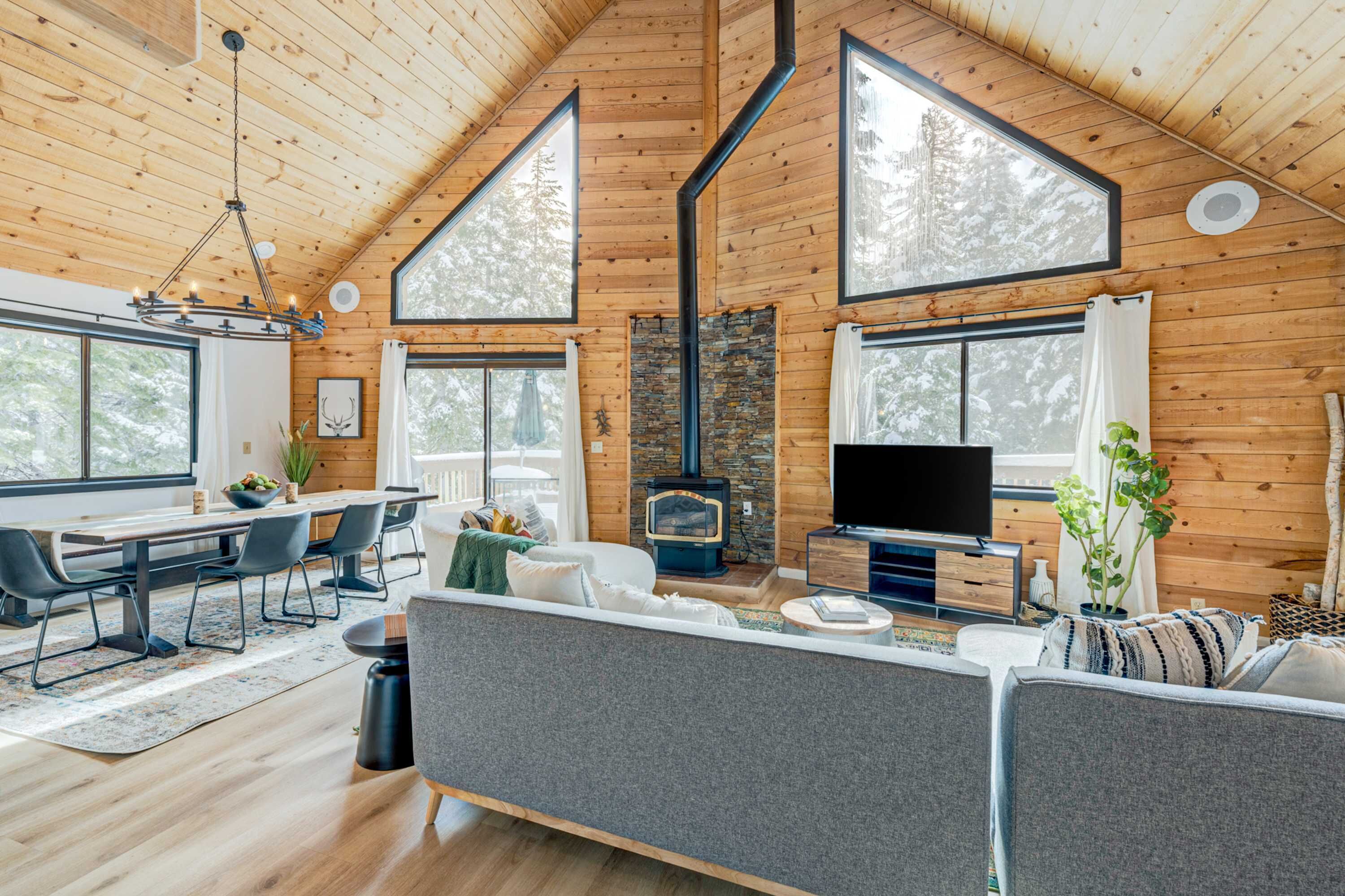 TV, fireplace, offices