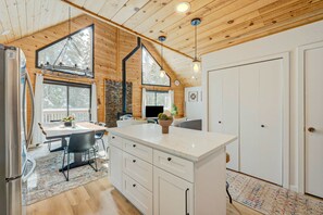 Interior - Cozy-Chic Mountain Getaway in the Heart of Truckee (Truckee)