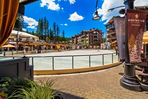 Sports court - Resort studio with balcony, pool & hot tub access & free ski shuttle (NorthStar-Truckee)