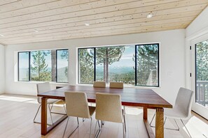 Dining - Modern home with mountain view, deck, gaming, hot tub and pool access & fireplace (Truckee)