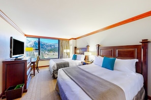 Desk, WiFi, bed sheets - Everline Resort & Spa - Ski-in-ski-out slope-view studio, pools, & gym (Olympic Valley)