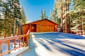 Exterior - Spacious Home with Gorgeous Forested View, Pool Table, Private Hot Tub & Deck (Truckee)
