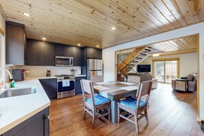 Fridge, microwave, oven, stovetop - Remodeled Lake Tahoe Beach Condo - Pools, Tennis & Deck - Near Ski Resorts (Tahoe City)