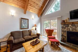 TV, fireplace, offices - Two-Story Townhouse with an Updated Kitchen, Grill, & Free WiFi - Walk to Lake (Incline Village)