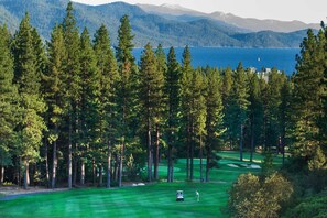 Golf - Two-Story Townhouse with an Updated Kitchen, Grill, & Free WiFi - Walk to Lake (Incline Village)