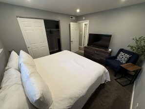 3 bedrooms, iron/ironing board, WiFi, bed sheets - Forest-view condo with wood fireplace & walkable locale - dog-friendly (Incline Village)