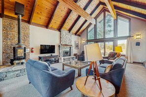 TV, fireplace, offices - Lake Tahoe Golf Course Home: Views, Skiing, Hiking & Biking! (South Lake Tahoe)