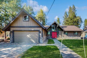 Exterior - Lake Tahoe Golf Course Home: Views, Skiing, Hiking & Biking! (South Lake Tahoe)