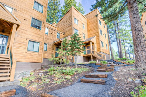 Dog-Friendly Mountain Getaway Near the Slopes with Private Balcony & Rec Center