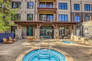 Pool - Snowscape Serenity | Ski-in/ski-out condo in Truckee with hot tub access (Truckee)