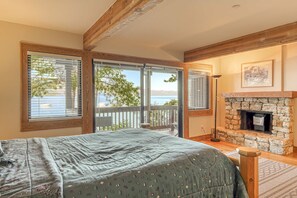 3 bedrooms, iron/ironing board, WiFi, bed sheets - Lakefront getaway with Private beach access & balcony, sleeps 6 (Zephyr Cove)