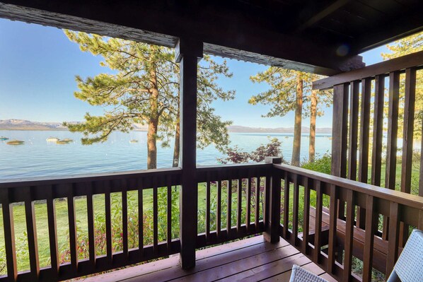 Property grounds - Lakefront getaway with Private beach access & balcony, sleeps 6 (Zephyr Cove)