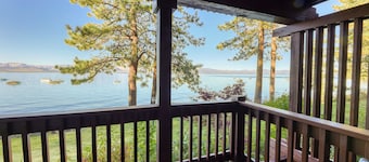 Lakefront getaway with Private beach access & balcony, sleeps 6