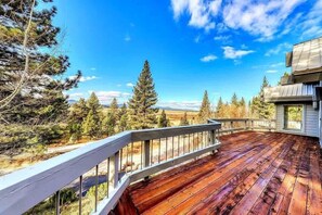 Property grounds - Gorgeous Northstar Home with Central AC, Ping-Pong, Fireplace & Jetted Tub (NorthStar-Truckee)