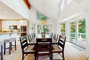 Dining - Gorgeous Northstar Home with Central AC, Ping-Pong, Fireplace & Jetted Tub (NorthStar-Truckee)