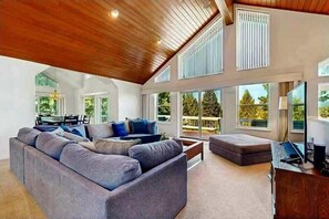 TV, fireplace, DVD player, stereo - Gorgeous Northstar Home with Central AC, Ping-Pong, Fireplace & Jetted Tub (NorthStar-Truckee)