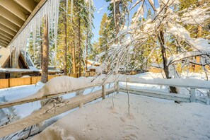 Property grounds - Peaceful retreat with a gas fireplace, balcony, & washer&dryer (Incline Village)