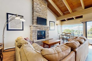 TV, fireplace, offices - Relaxing townhome with gorgeous views of the water and numerous amenities (South Lake Tahoe)