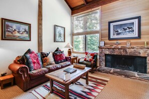 Living area - Truckee condo 1 mile from Northstar - ski, snowboard, or hike (NorthStar-Truckee)