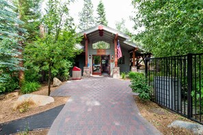 Exterior - Truckee condo 1 mile from Northstar - ski, snowboard, or hike (NorthStar-Truckee)