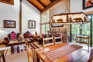 Interior - Truckee condo 1 mile from Northstar - ski, snowboard, or hike (NorthStar-Truckee)