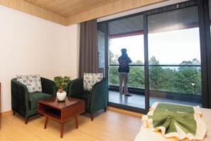 Interior - Deluxe Triple Room at hotel peaceful cottage Nagarkot (Bagmati Province)