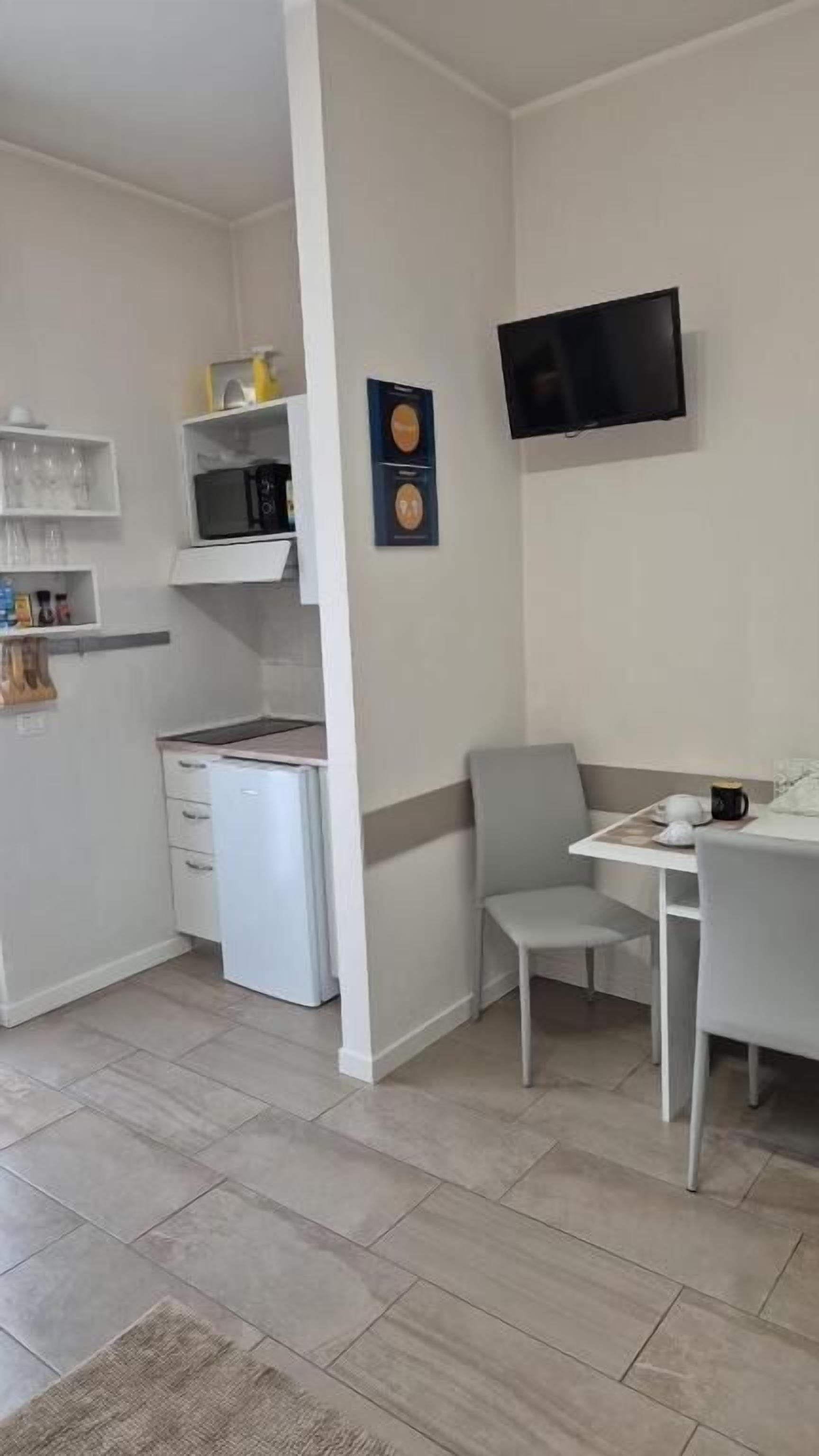 Monolocale Deluxe, vista cortile | Ristoranti