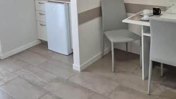 Monolocale Deluxe, vista cortile | Ristoranti