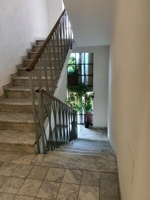 Basic Studio, Courtyard View | Interior - Crystel Apartment - 15 min da Milano (Cormano)