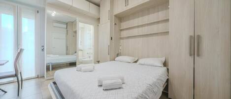 Standard-studio, näköala pihalle