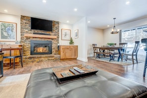 Interior - Dog-friendly modern abode with large yard, fireplace, cable & washer&dryer (Incline Village)