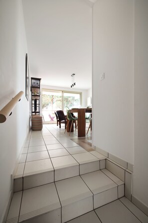Dining - Balcony facing Pontaillac beach, garage, sleeps 4. (Royan)