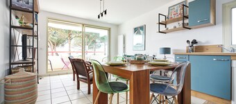 Balcony facing Pontaillac beach, garage, sleeps 4.