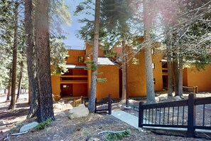 Exterior - Adorable & stylish ski-in-ski-out condo with fireplace (NorthStar-Truckee)