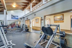 Fitness facility - Cozy, updated condo with pool, hot tub, on-site golf, sauna & mountain views (NorthStar-Truckee)