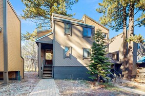 Exterior - Cozy, updated condo with pool, hot tub, on-site golf, sauna & mountain views (NorthStar-Truckee)