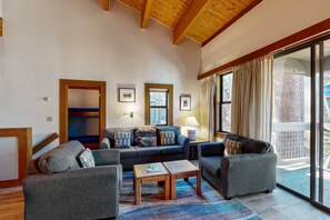 TV, fireplace, stereo, offices - Cozy, updated condo with pool, hot tub, on-site golf, sauna & mountain views (NorthStar-Truckee)