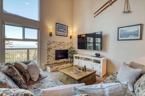 Fernseher, Kamin, DVD-Player, Stereoanlage