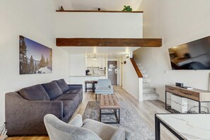 TV, fireplace, offices - Lodge : 1 Bedroom with Loft (South Lake Tahoe)