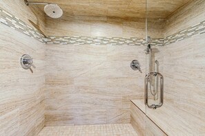 Shower, hair dryer, towels, shampoo - Lake- & mountain-view lodge with hot tub, rooftop deck & pool table, sleeps 10 (Zephyr Cove)