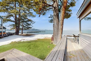 Terrace/patio - Waterfront townhome with picturesque lake views and a plethora of fun amenities (South Lake Tahoe)